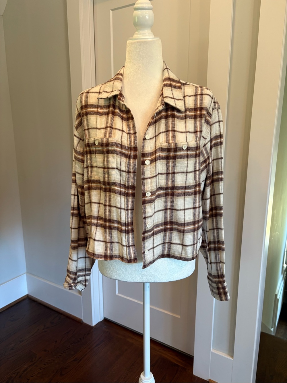 Women’s Plaid Button-Down Flannel Cropped Shirt: Brown & Cream